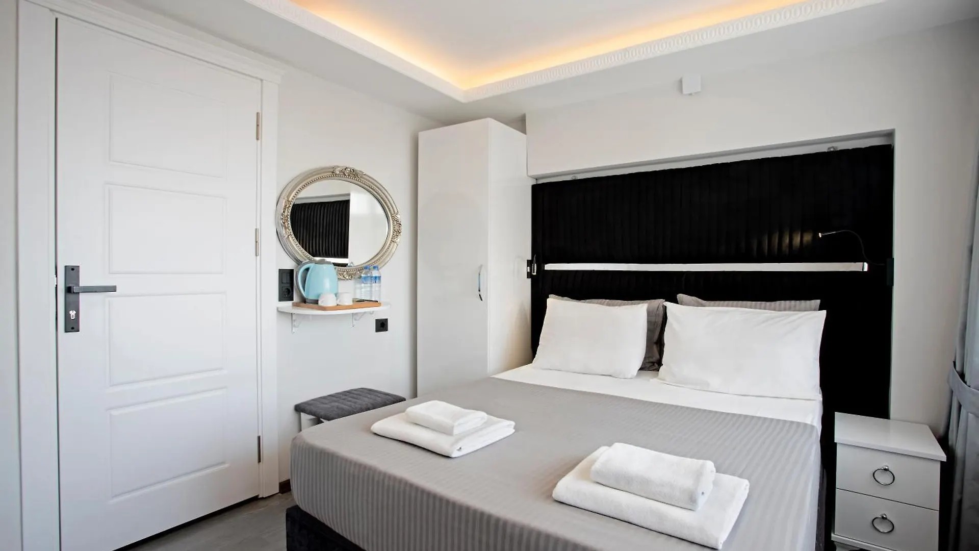 Carvan Hotel contacts